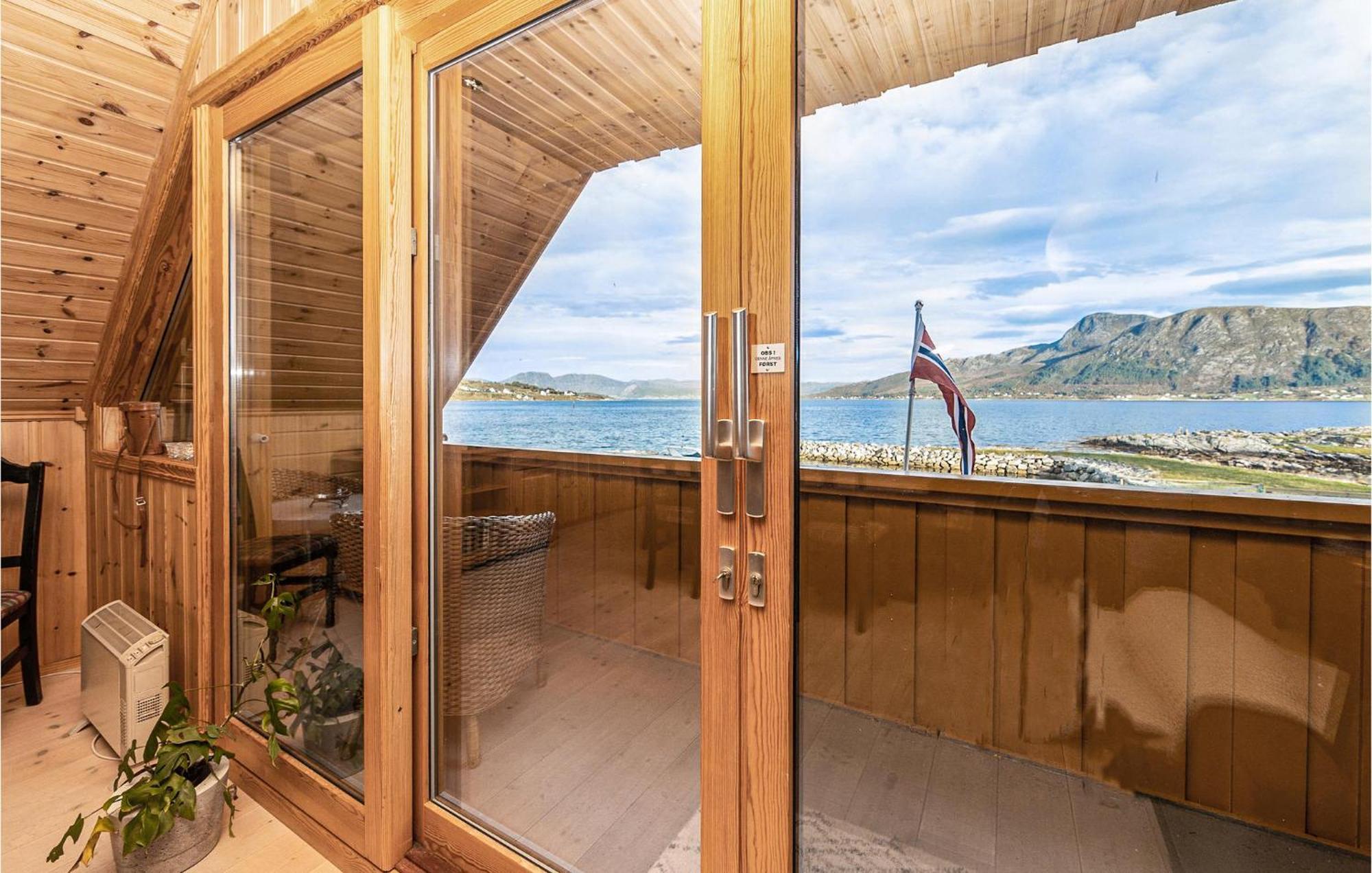 Awesome Home In Kvamsoy With Jacuzzi Sandvik  Exteriér fotografie