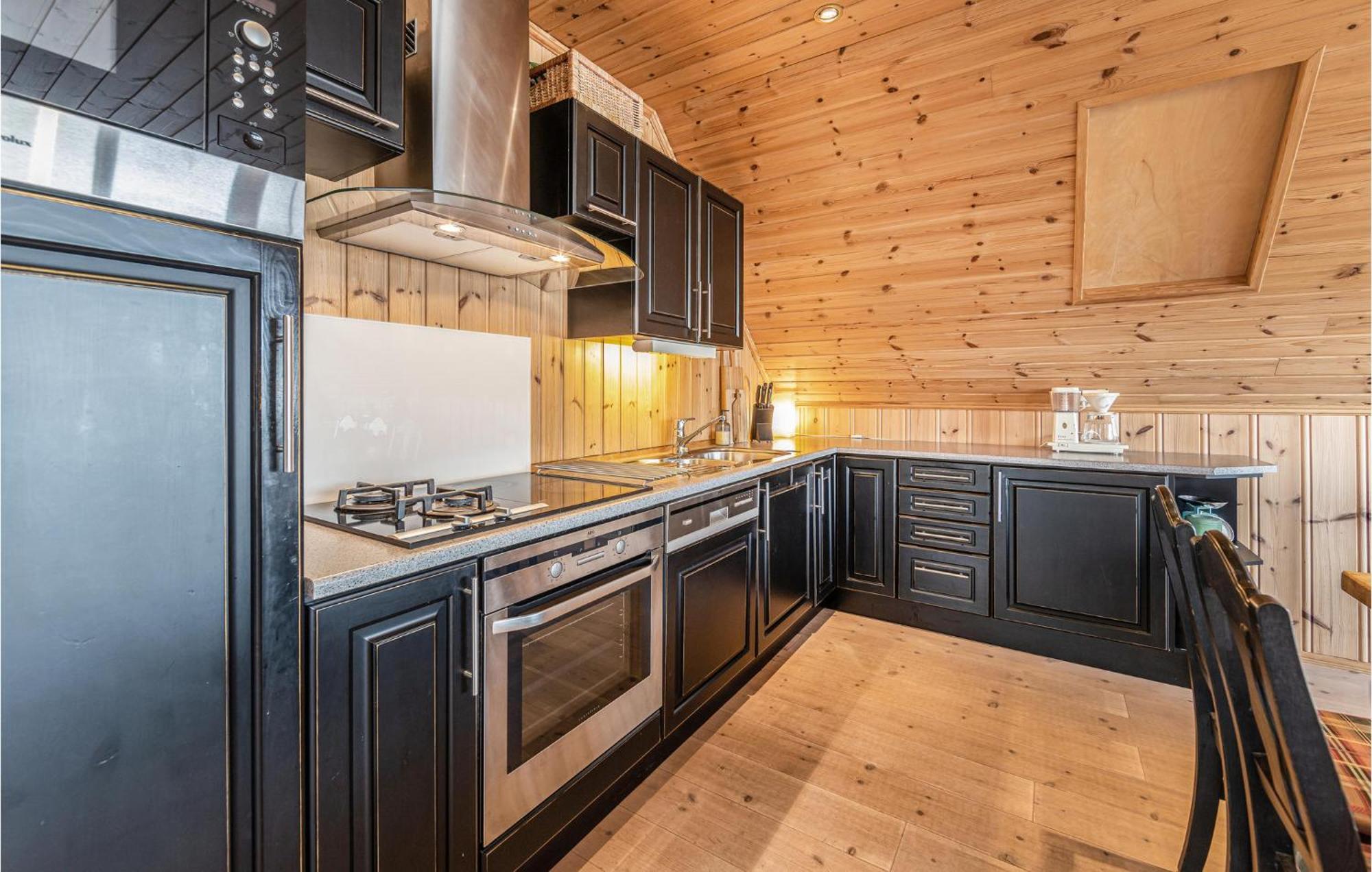 Awesome Home In Kvamsoy With Jacuzzi Sandvik  Exteriér fotografie