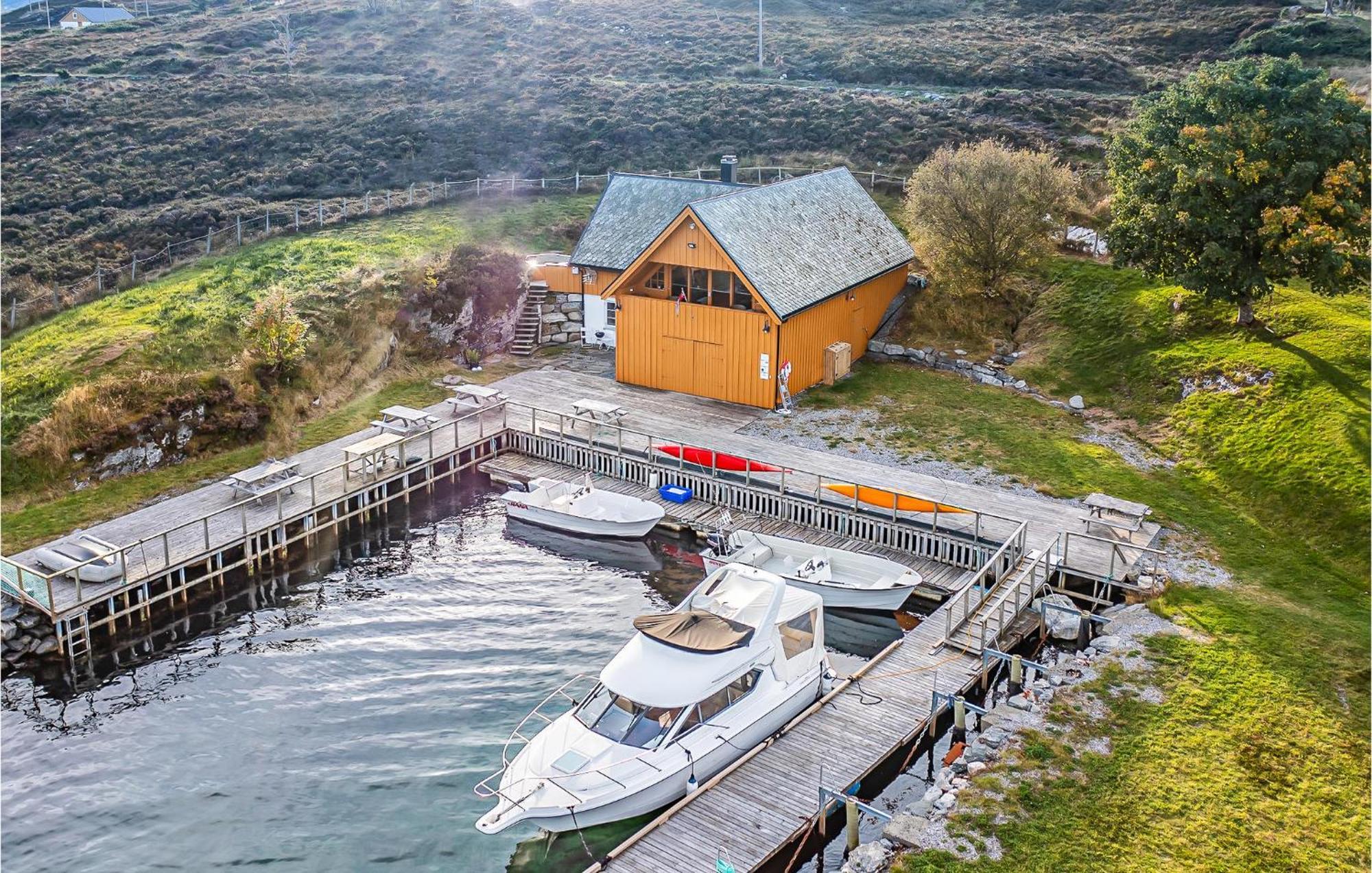 Awesome Home In Kvamsoy With Jacuzzi Sandvik  Exteriér fotografie