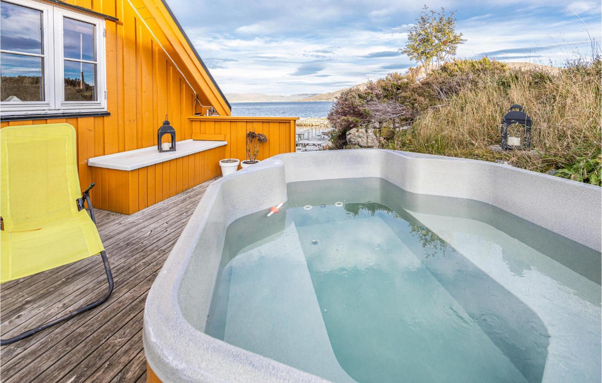 Awesome Home In Kvamsoy With Jacuzzi Sandvik  Exteriér fotografie