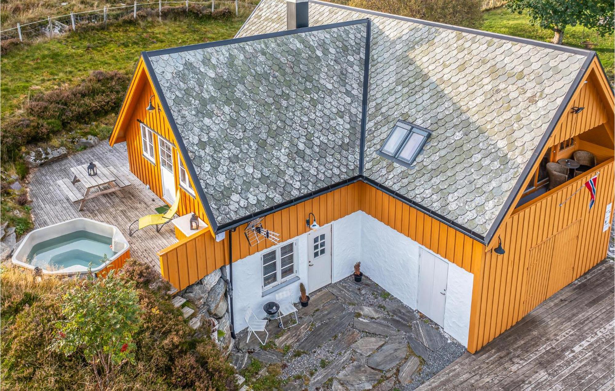 Awesome Home In Kvamsoy With Jacuzzi Sandvik  Exteriér fotografie