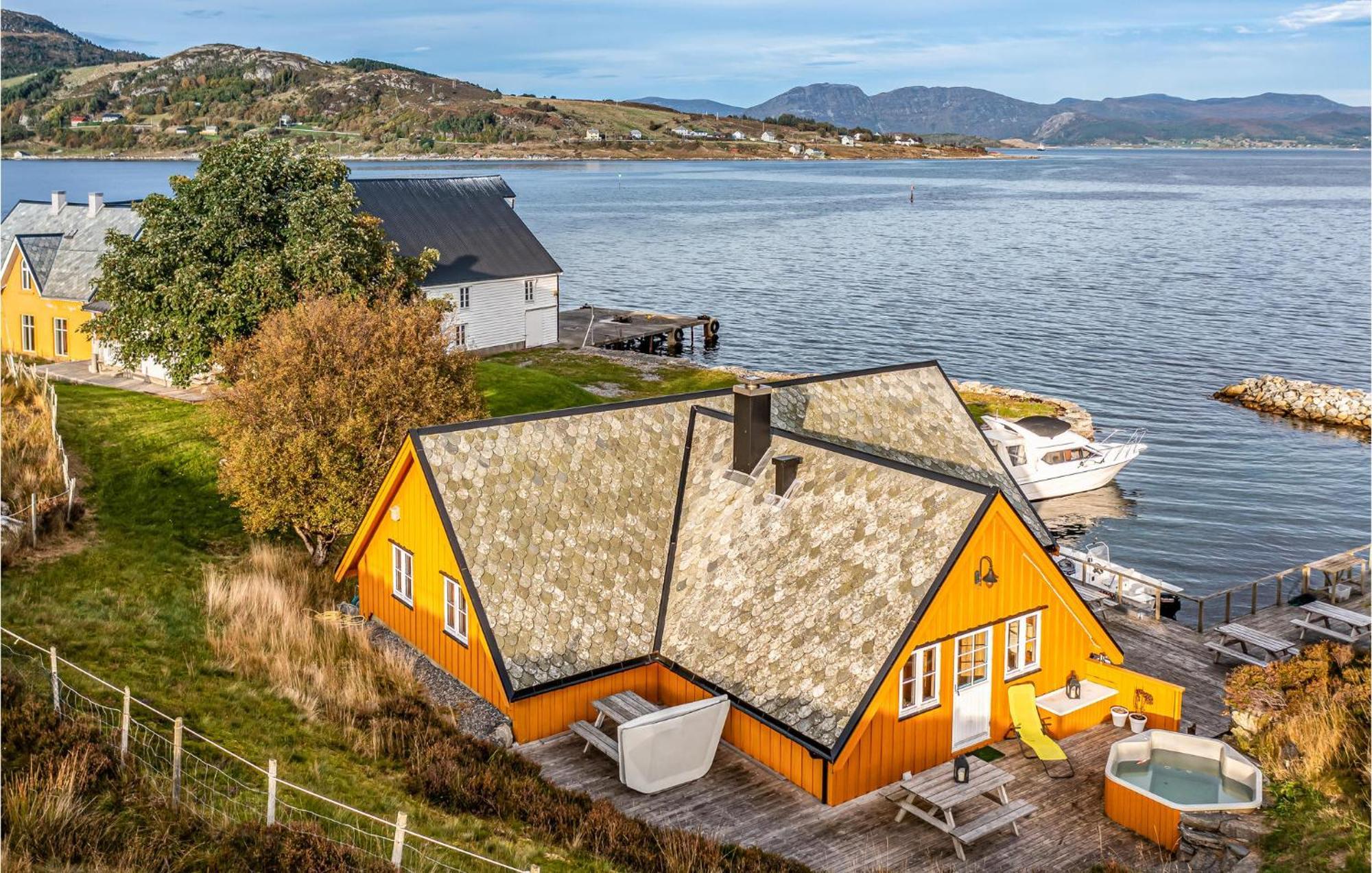 Awesome Home In Kvamsoy With Jacuzzi Sandvik  Exteriér fotografie
