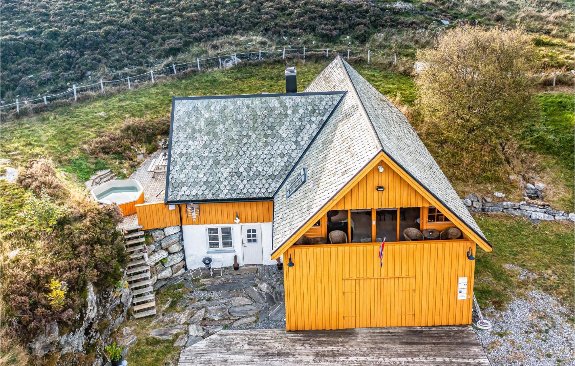 Awesome Home In Kvamsoy With Jacuzzi Sandvik  Exteriér fotografie